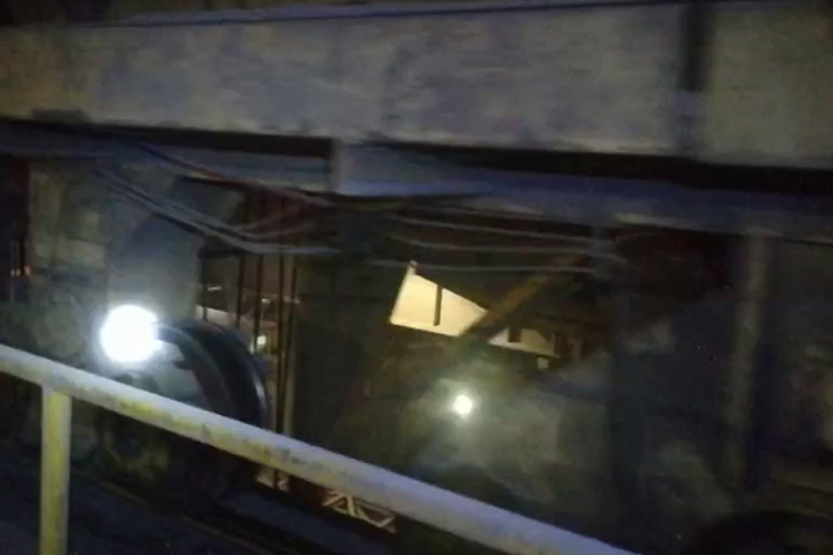 鲅魚(yú)圈煉鋼總廠450t吊車(chē)涂油裝置現(xiàn)場(chǎng)運(yùn)行